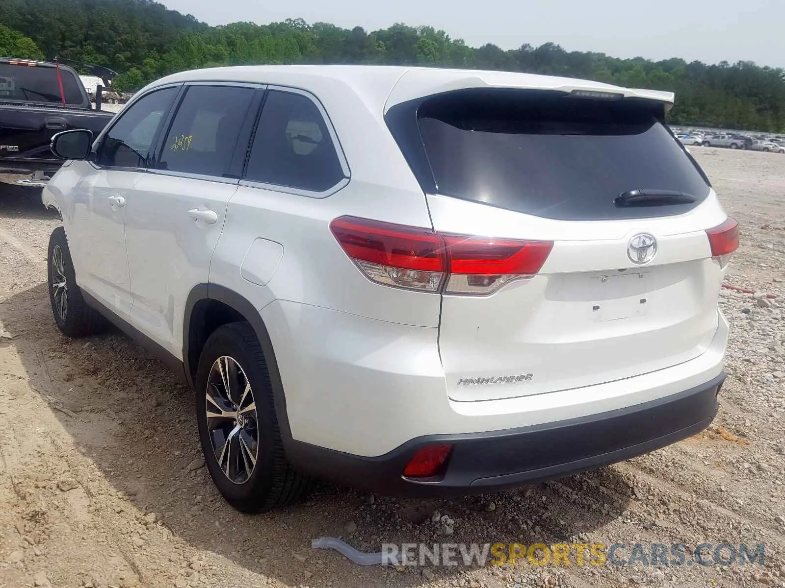 3 fotografías del automóvil dañado 5TDZZRFH4KS351217 TOYOTA HIGHLANDER 2019