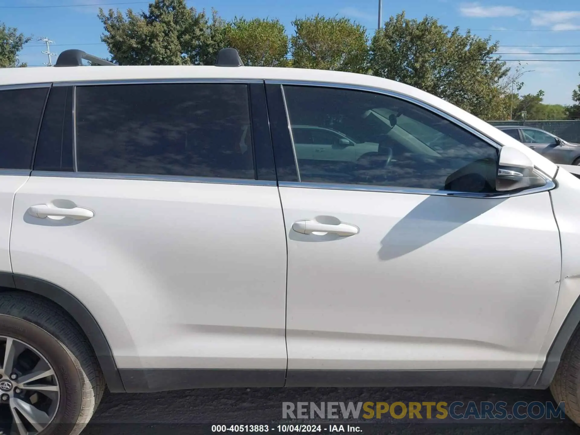14 fotografías del automóvil dañado 5TDZZRFH5KS289553 TOYOTA HIGHLANDER 2019