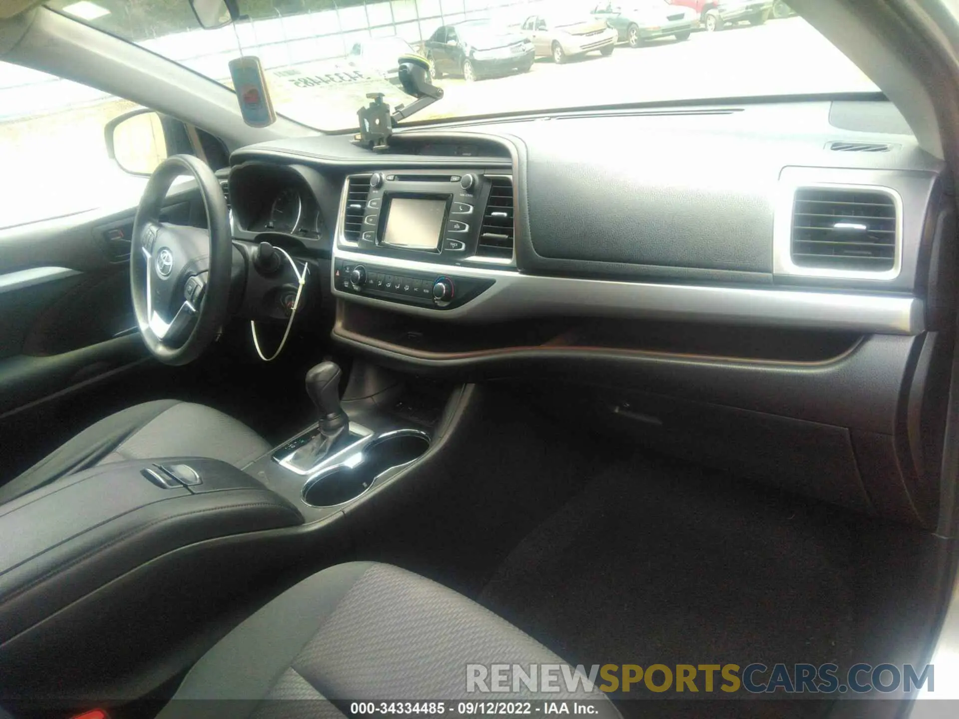 5 fotografías del automóvil dañado 5TDZZRFH5KS299211 TOYOTA HIGHLANDER 2019