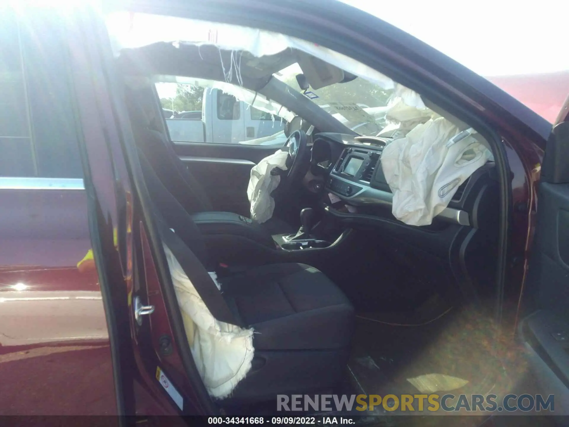 5 fotografías del automóvil dañado 5TDZZRFH5KS341750 TOYOTA HIGHLANDER 2019