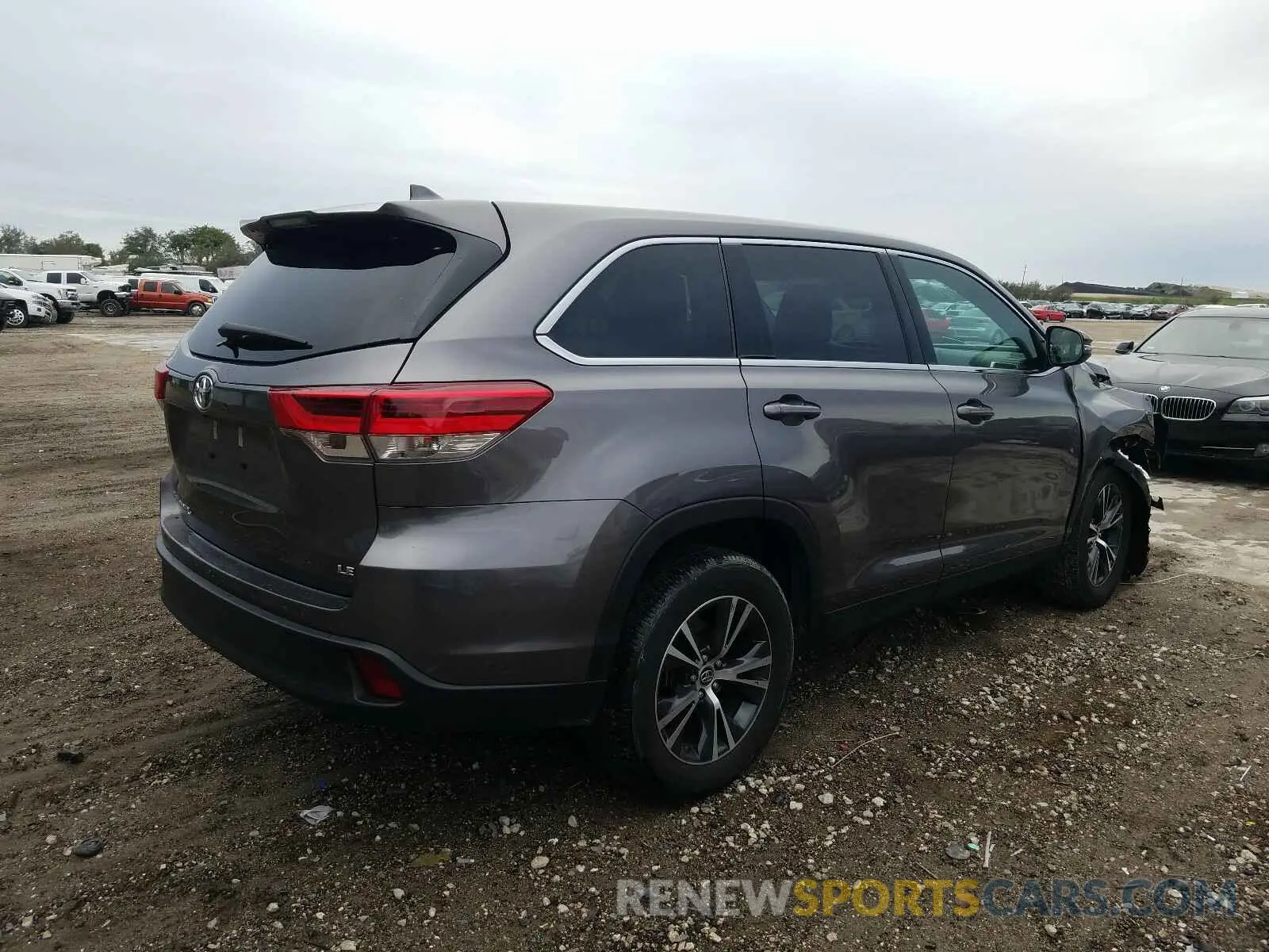 4 fotografías del automóvil dañado 5TDZZRFH5KS360802 TOYOTA HIGHLANDER 2019