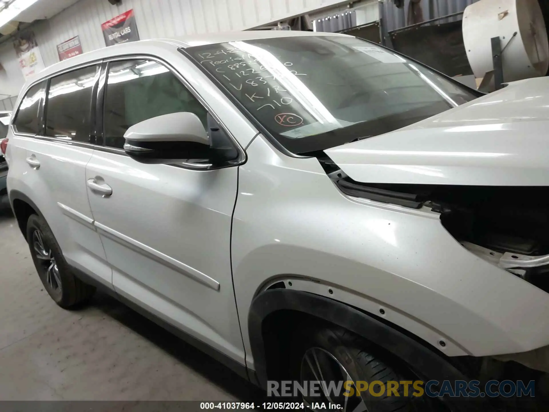 13 fotografías del automóvil dañado 5TDZZRFH5KS362629 TOYOTA HIGHLANDER 2019