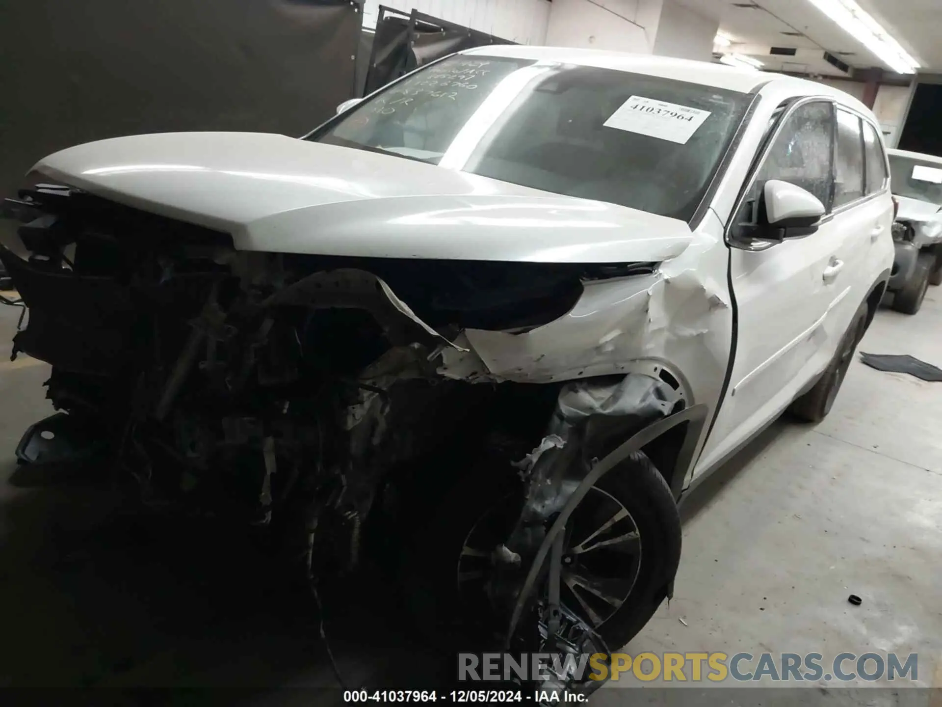 2 fotografías del automóvil dañado 5TDZZRFH5KS362629 TOYOTA HIGHLANDER 2019