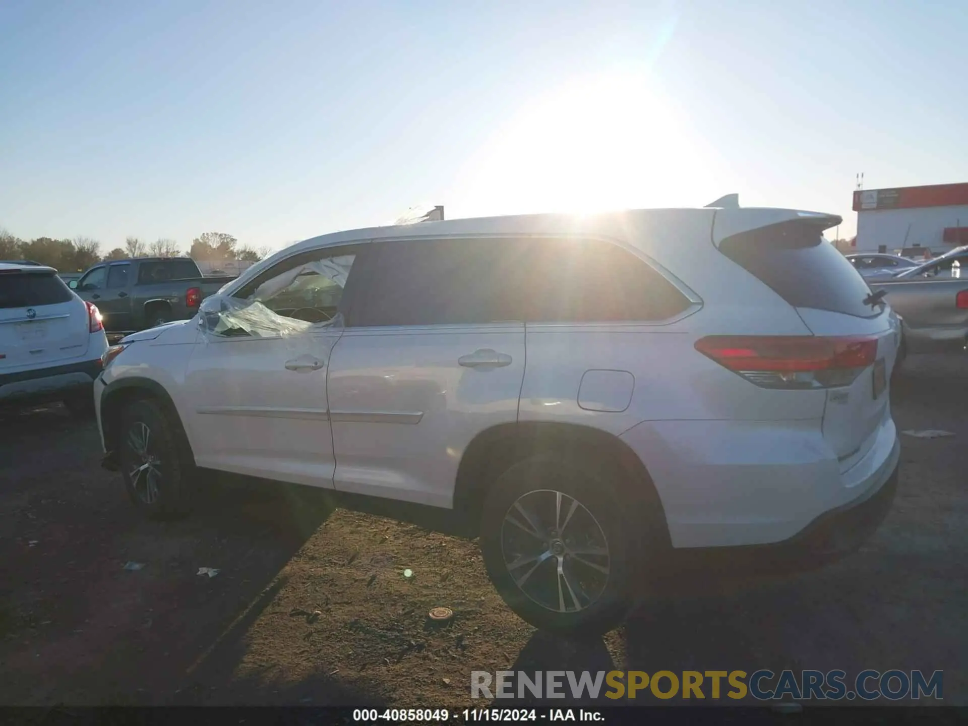 14 fotografías del automóvil dañado 5TDZZRFH5KS365353 TOYOTA HIGHLANDER 2019