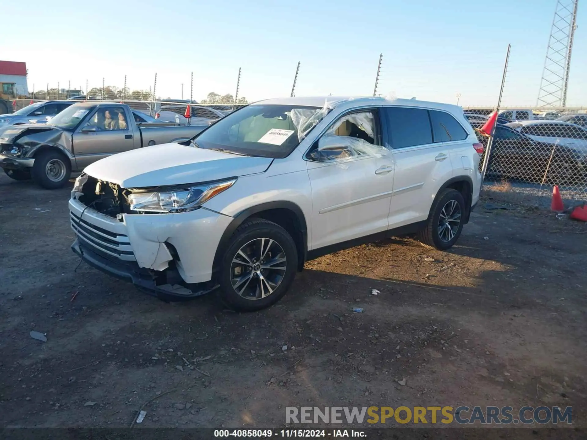 2 fotografías del automóvil dañado 5TDZZRFH5KS365353 TOYOTA HIGHLANDER 2019