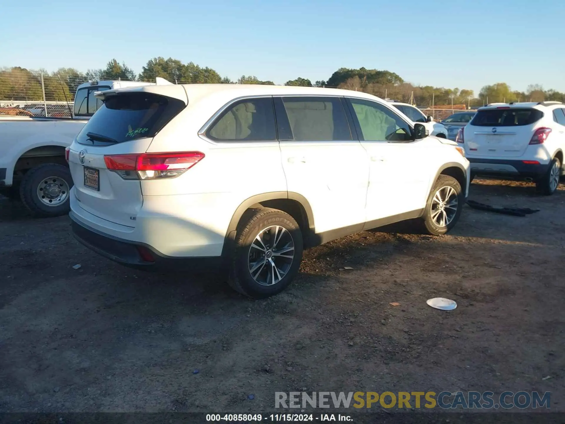 4 fotografías del automóvil dañado 5TDZZRFH5KS365353 TOYOTA HIGHLANDER 2019