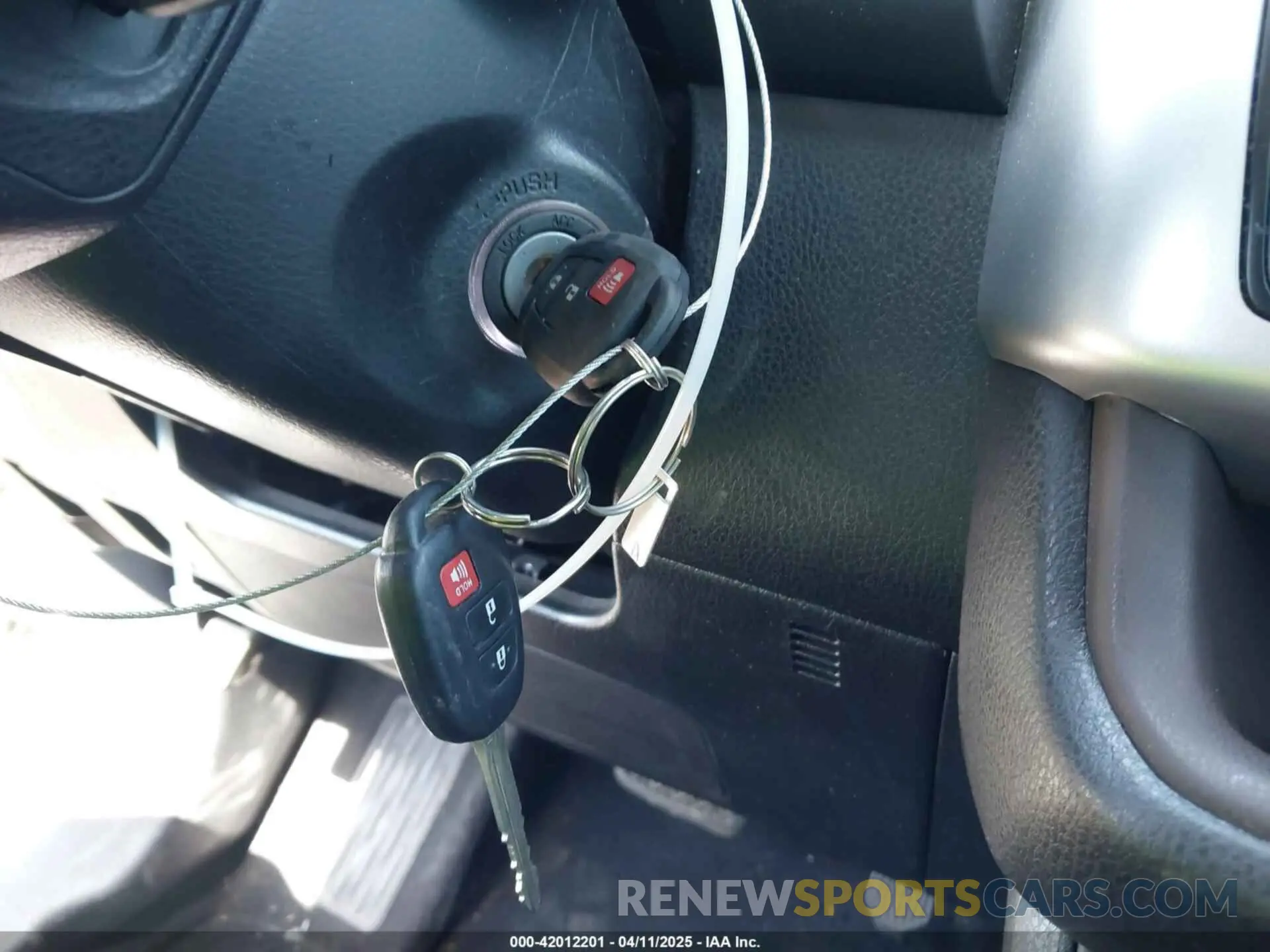 11 fotografías del automóvil dañado 5TDZZRFH5KS367653 TOYOTA HIGHLANDER 2019