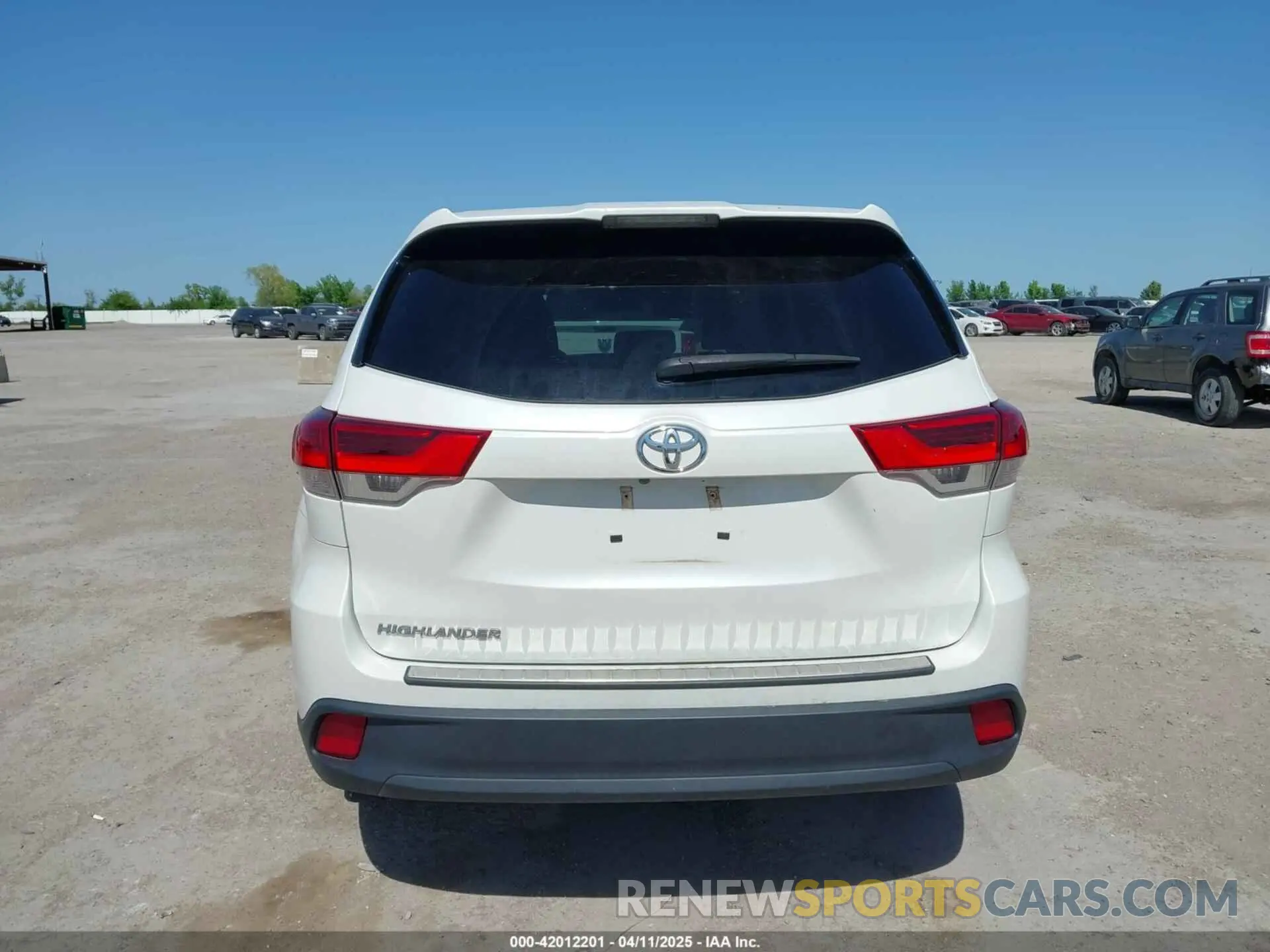 16 fotografías del automóvil dañado 5TDZZRFH5KS367653 TOYOTA HIGHLANDER 2019