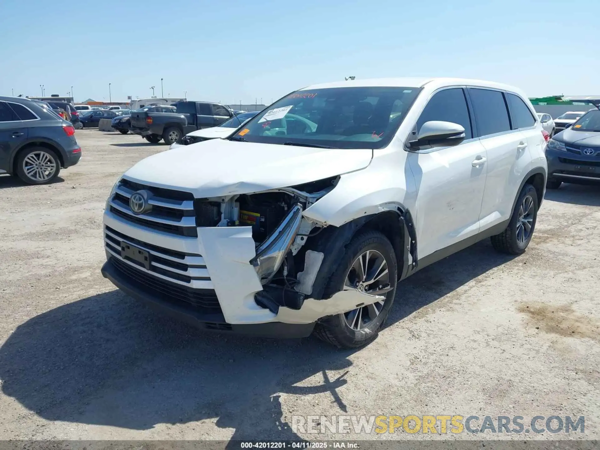 2 fotografías del automóvil dañado 5TDZZRFH5KS367653 TOYOTA HIGHLANDER 2019