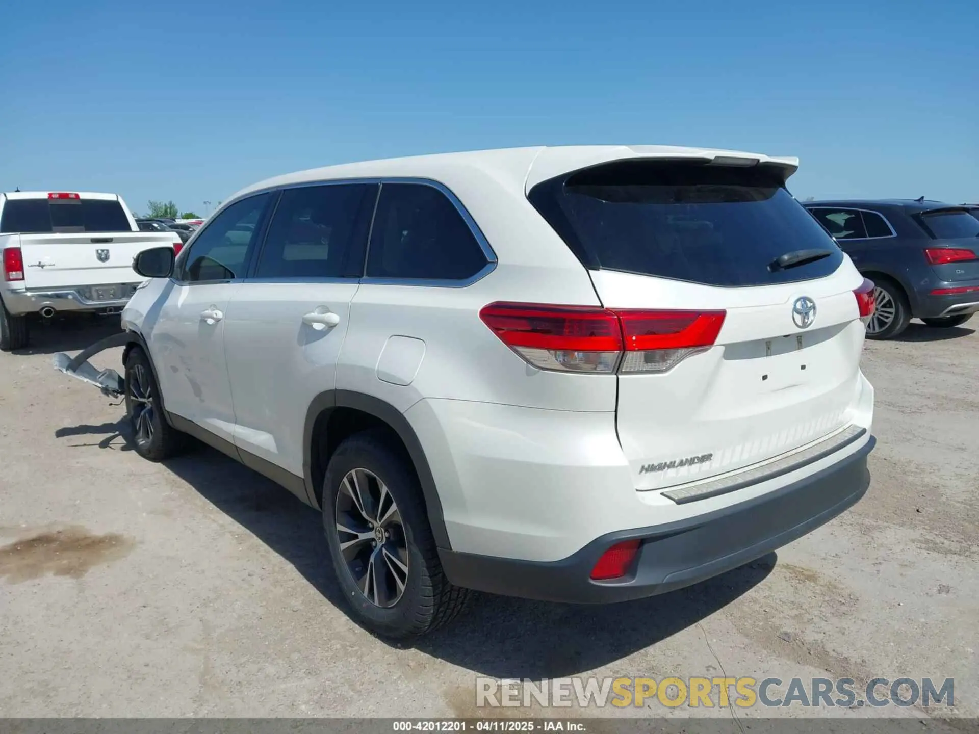 3 fotografías del automóvil dañado 5TDZZRFH5KS367653 TOYOTA HIGHLANDER 2019