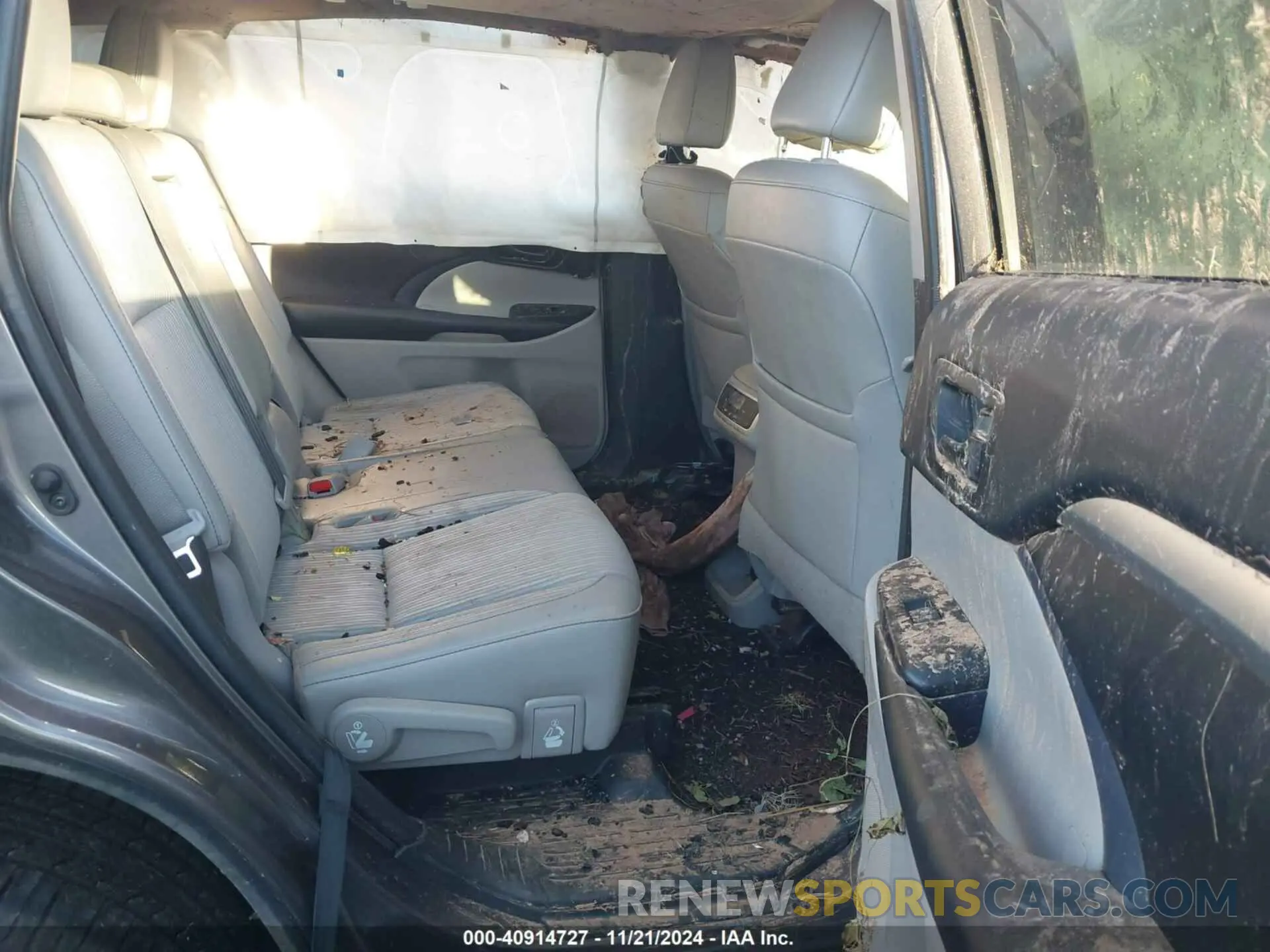 8 fotografías del automóvil dañado 5TDZZRFH6KS310944 TOYOTA HIGHLANDER 2019