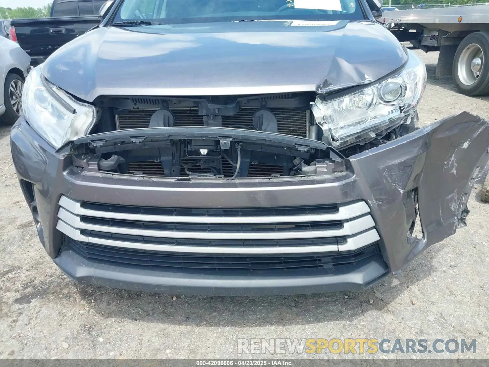 17 fotografías del automóvil dañado 5TDZZRFH6KS319028 TOYOTA HIGHLANDER 2019
