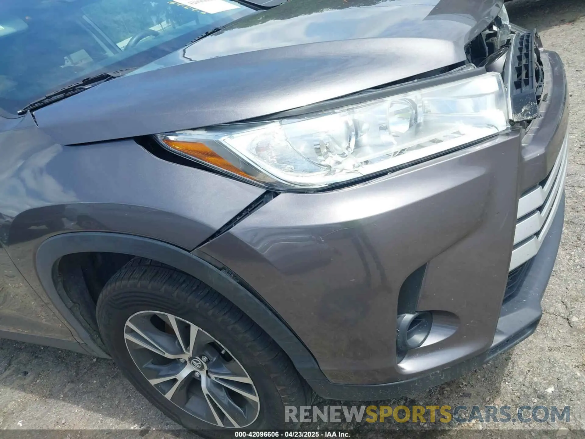 18 fotografías del automóvil dañado 5TDZZRFH6KS319028 TOYOTA HIGHLANDER 2019