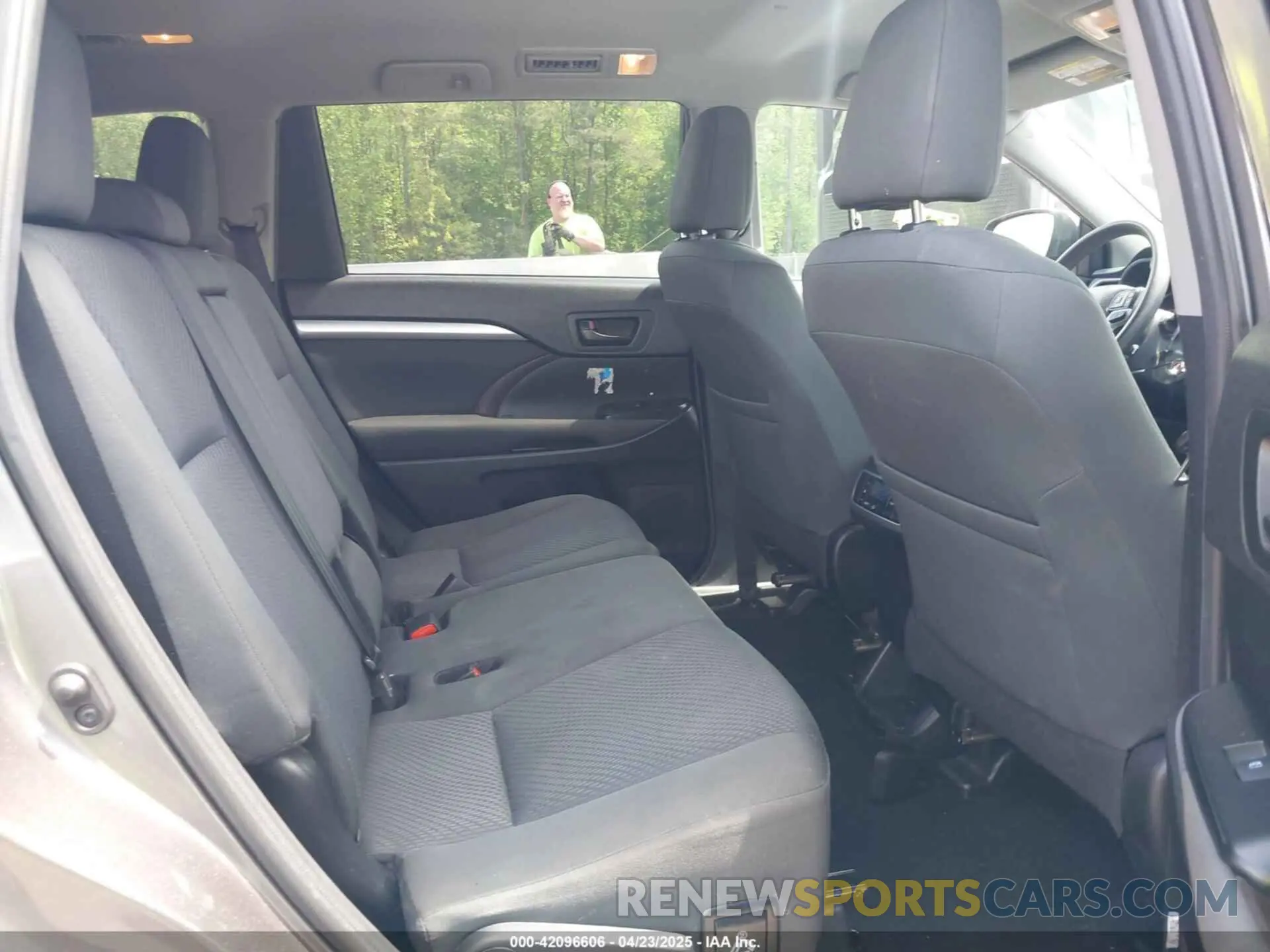 8 fotografías del automóvil dañado 5TDZZRFH6KS319028 TOYOTA HIGHLANDER 2019