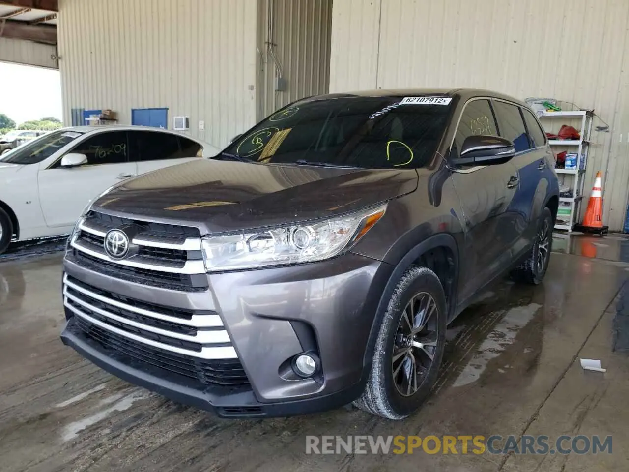 2 fotografías del automóvil dañado 5TDZZRFH6KS342826 TOYOTA HIGHLANDER 2019