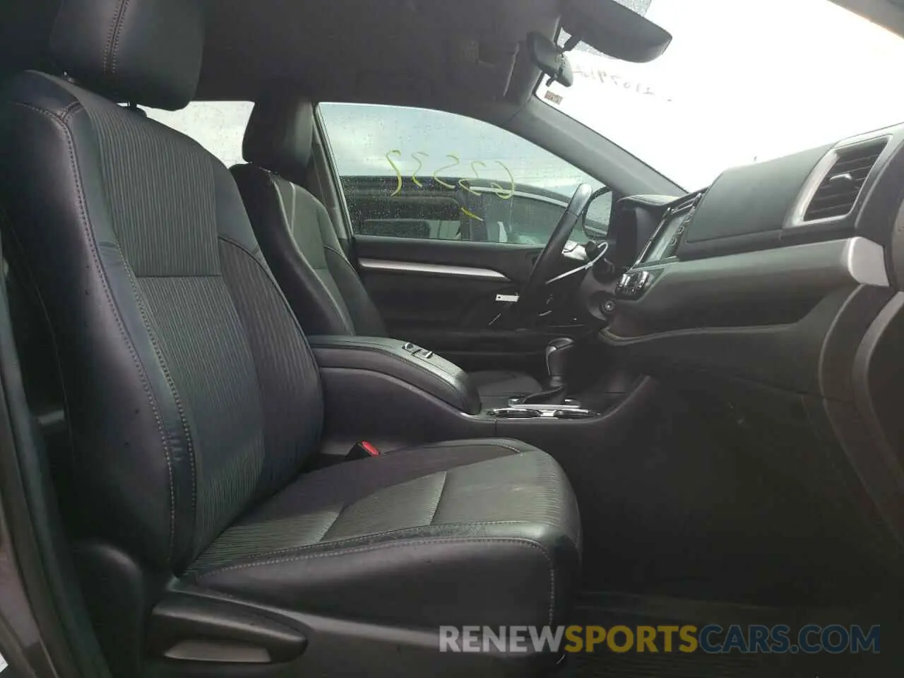 5 fotografías del automóvil dañado 5TDZZRFH6KS342826 TOYOTA HIGHLANDER 2019