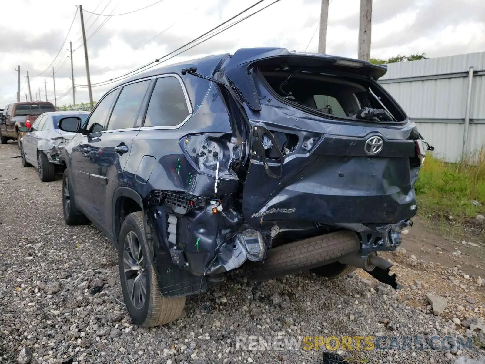 3 fotografías del automóvil dañado 5TDZZRFH6KS368455 TOYOTA HIGHLANDER 2019