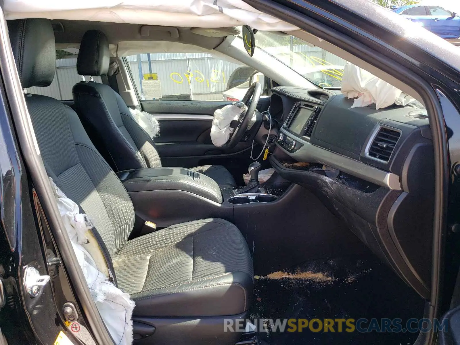 5 fotografías del automóvil dañado 5TDZZRFH7KS291806 TOYOTA HIGHLANDER 2019
