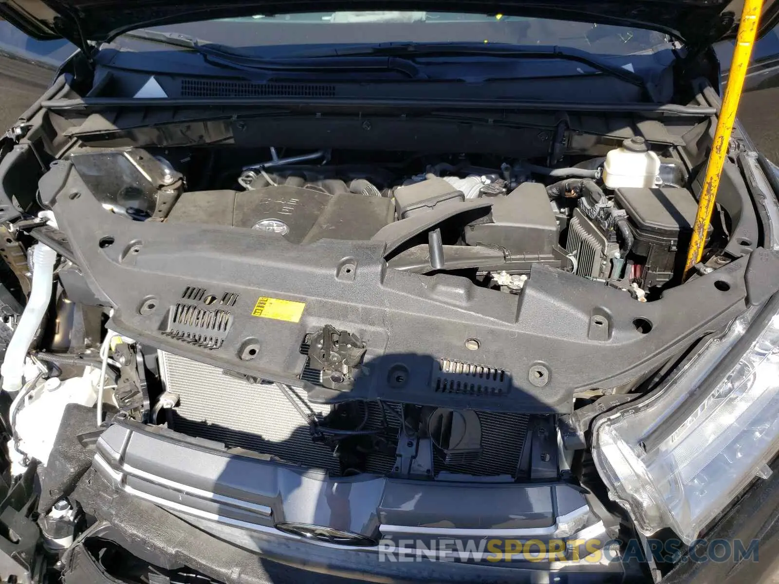 7 fotografías del automóvil dañado 5TDZZRFH7KS291806 TOYOTA HIGHLANDER 2019