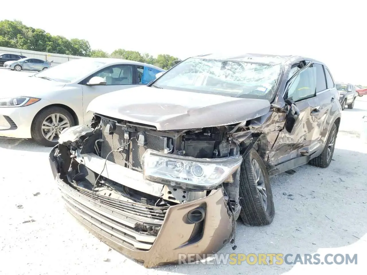 2 fotografías del automóvil dañado 5TDZZRFH7KS293247 TOYOTA HIGHLANDER 2019