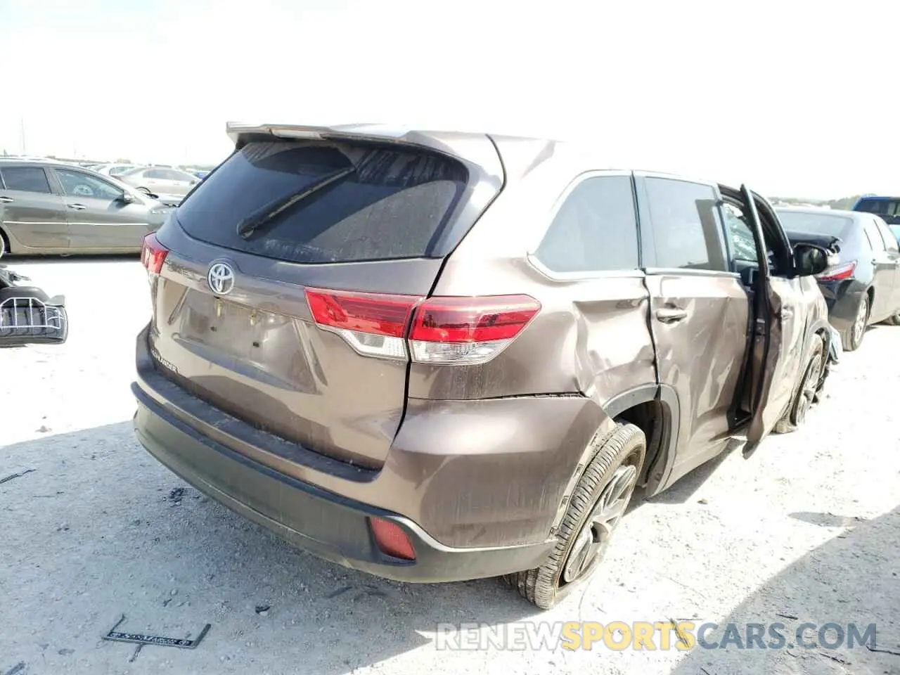 4 fotografías del automóvil dañado 5TDZZRFH7KS293247 TOYOTA HIGHLANDER 2019