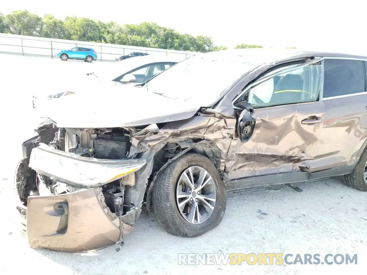 9 fotografías del automóvil dañado 5TDZZRFH7KS293247 TOYOTA HIGHLANDER 2019