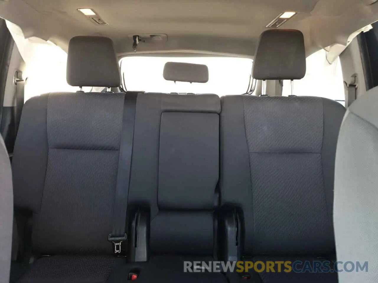 10 fotografías del automóvil dañado 5TDZZRFH7KS304263 TOYOTA HIGHLANDER 2019