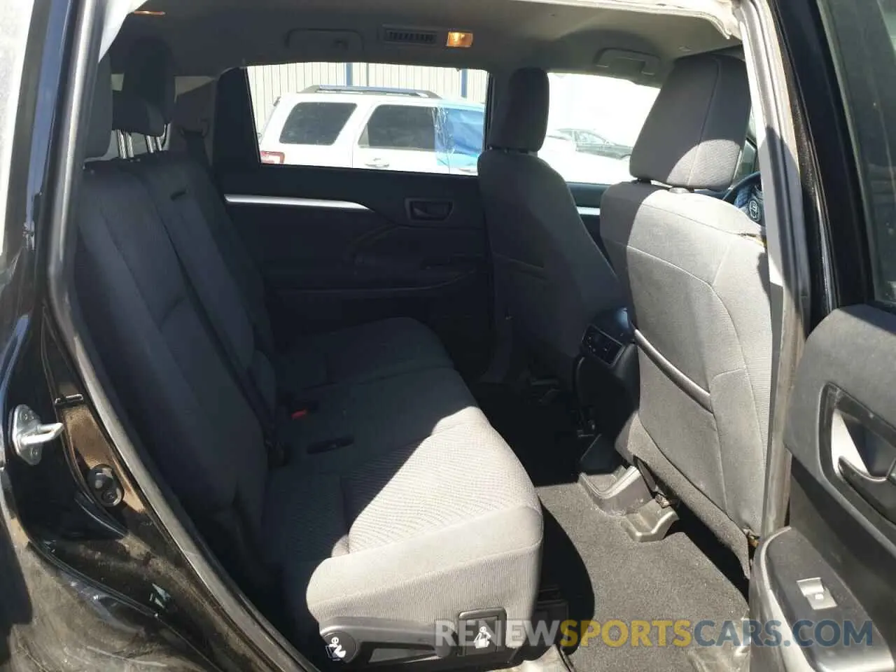 11 fotografías del automóvil dañado 5TDZZRFH7KS304263 TOYOTA HIGHLANDER 2019