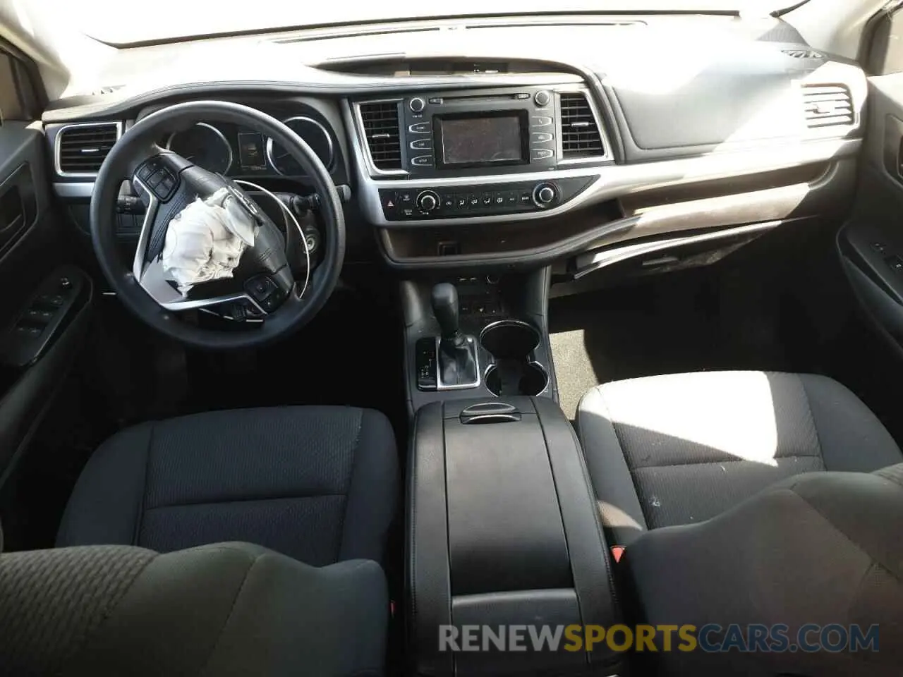 8 fotografías del automóvil dañado 5TDZZRFH7KS304263 TOYOTA HIGHLANDER 2019