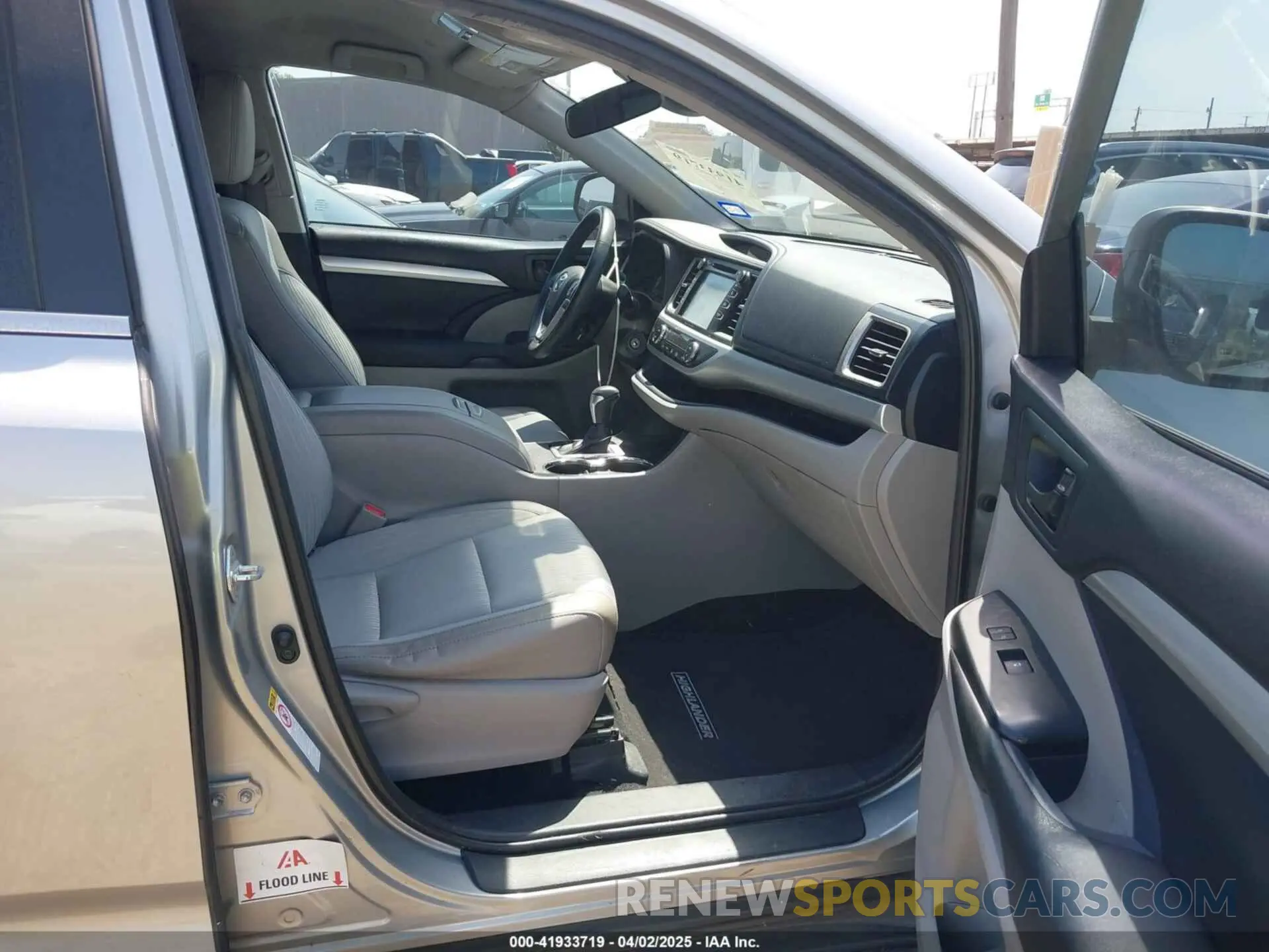 5 fotografías del automóvil dañado 5TDZZRFH7KS311410 TOYOTA HIGHLANDER 2019
