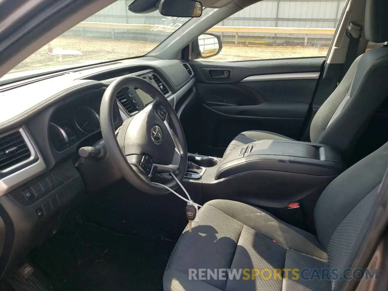 5 fotografías del automóvil dañado 5TDZZRFH7KS331625 TOYOTA HIGHLANDER 2019