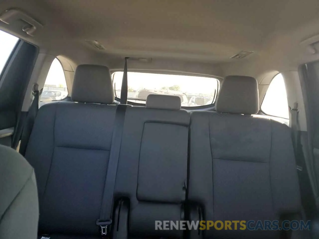 10 fotografías del automóvil dañado 5TDZZRFH7KS336193 TOYOTA HIGHLANDER 2019