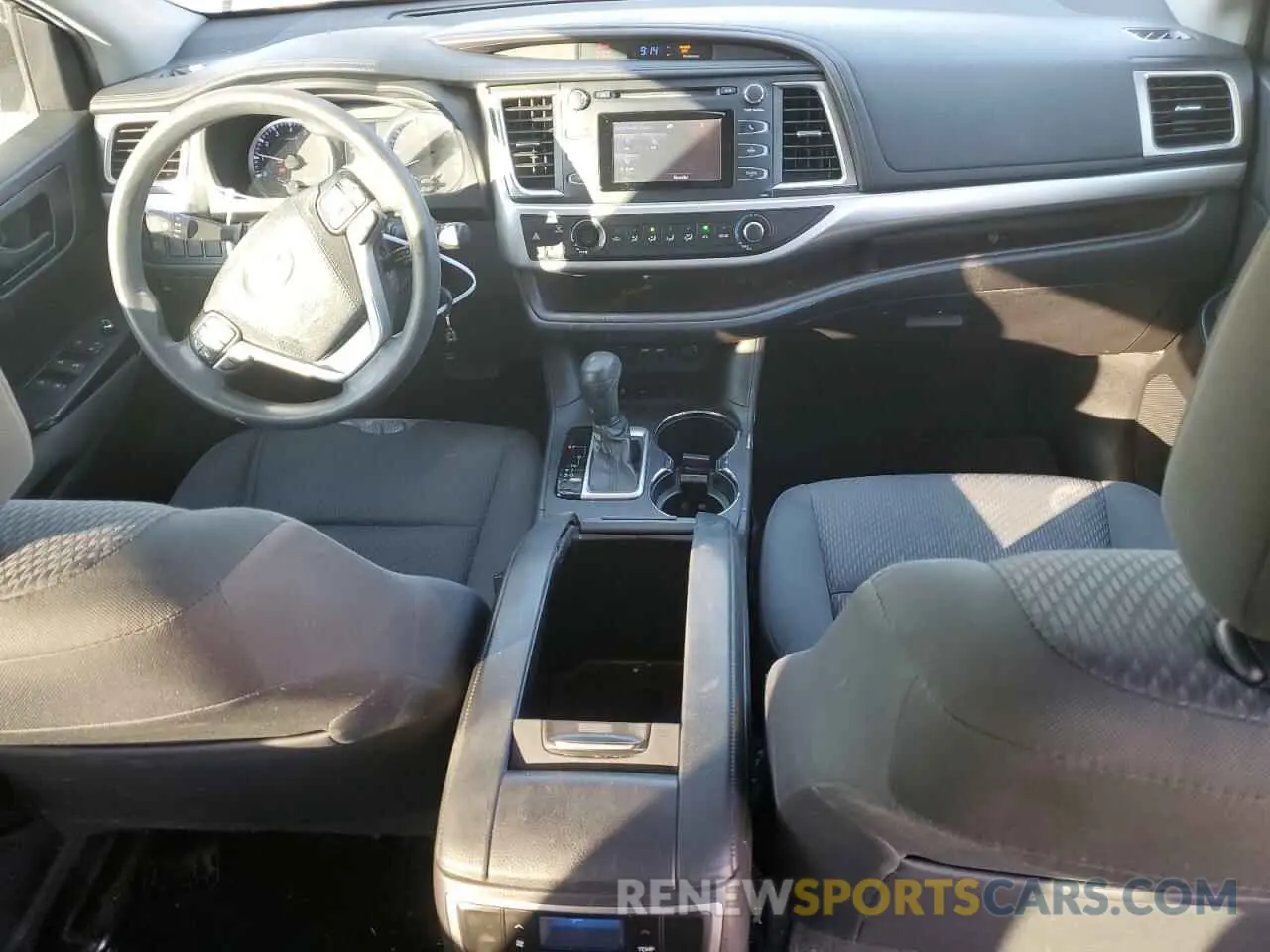 8 fotografías del automóvil dañado 5TDZZRFH7KS336193 TOYOTA HIGHLANDER 2019