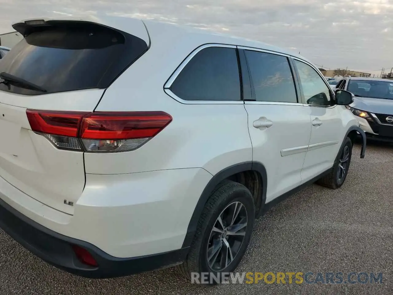 3 fotografías del automóvil dañado 5TDZZRFH7KS364690 TOYOTA HIGHLANDER 2019