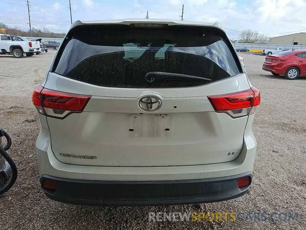 6 fotografías del automóvil dañado 5TDZZRFH7KS364690 TOYOTA HIGHLANDER 2019