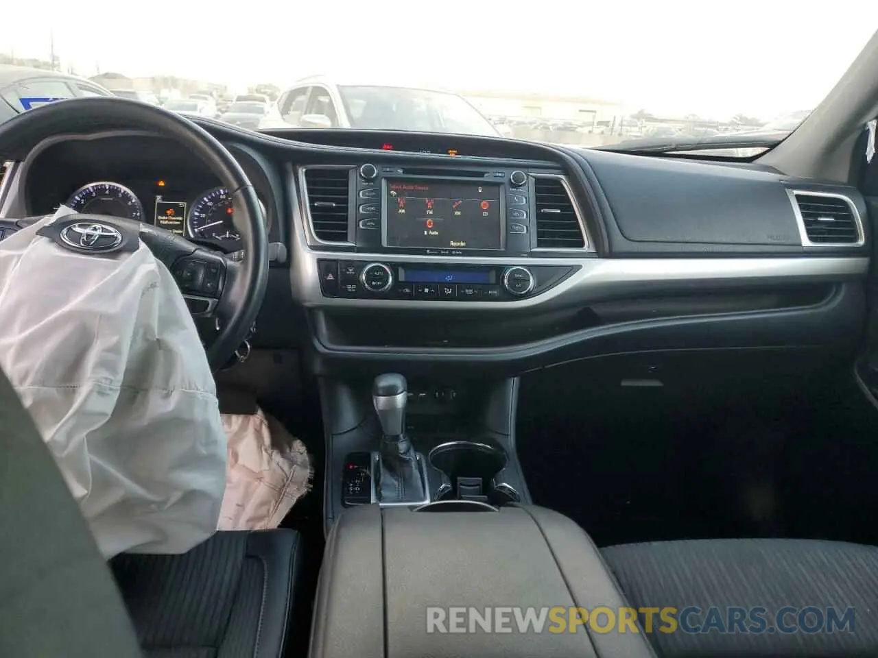 8 fotografías del automóvil dañado 5TDZZRFH7KS364690 TOYOTA HIGHLANDER 2019