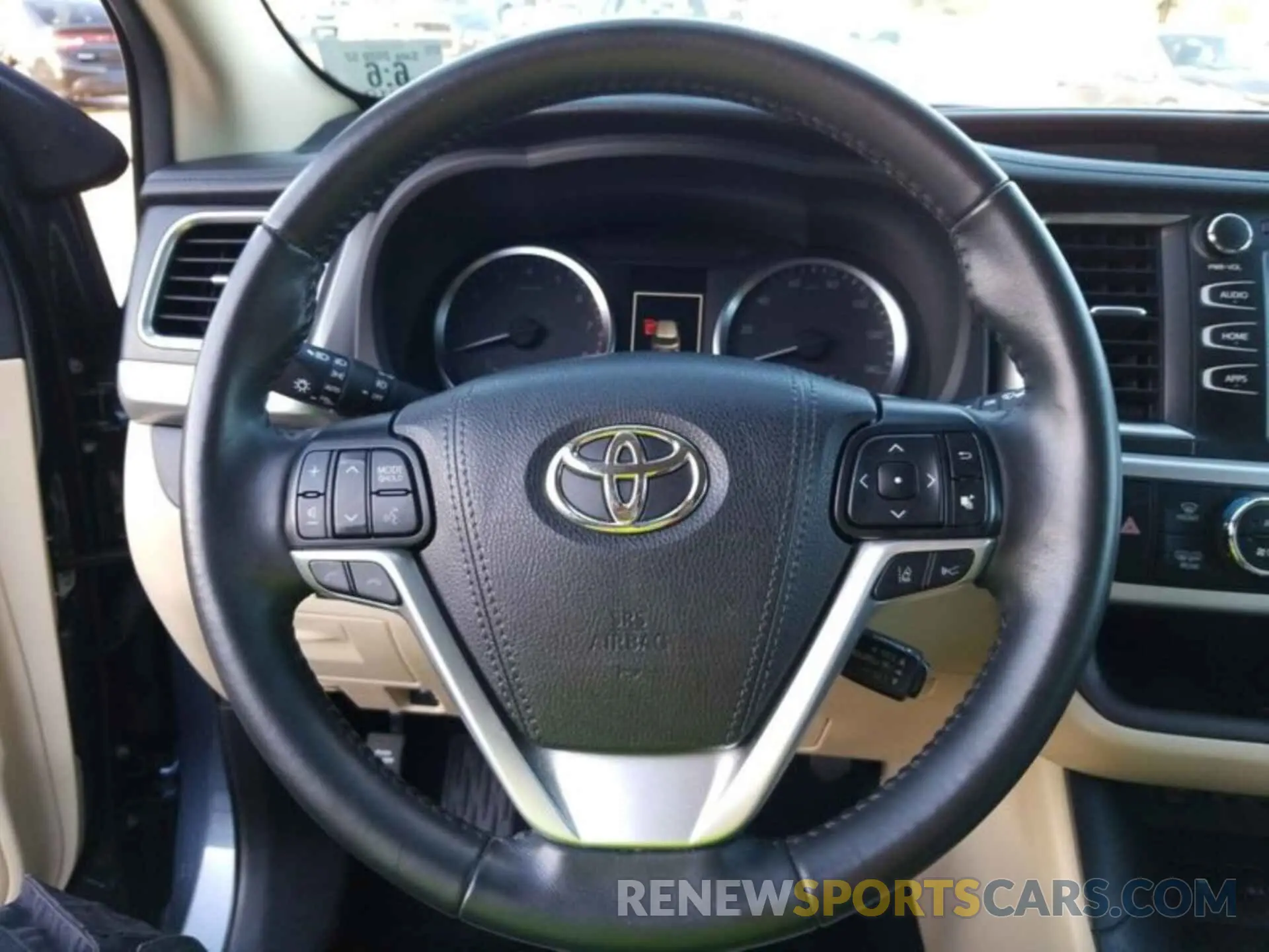 11 fotografías del automóvil dañado 5TDZZRFH8KS293838 TOYOTA HIGHLANDER 2019