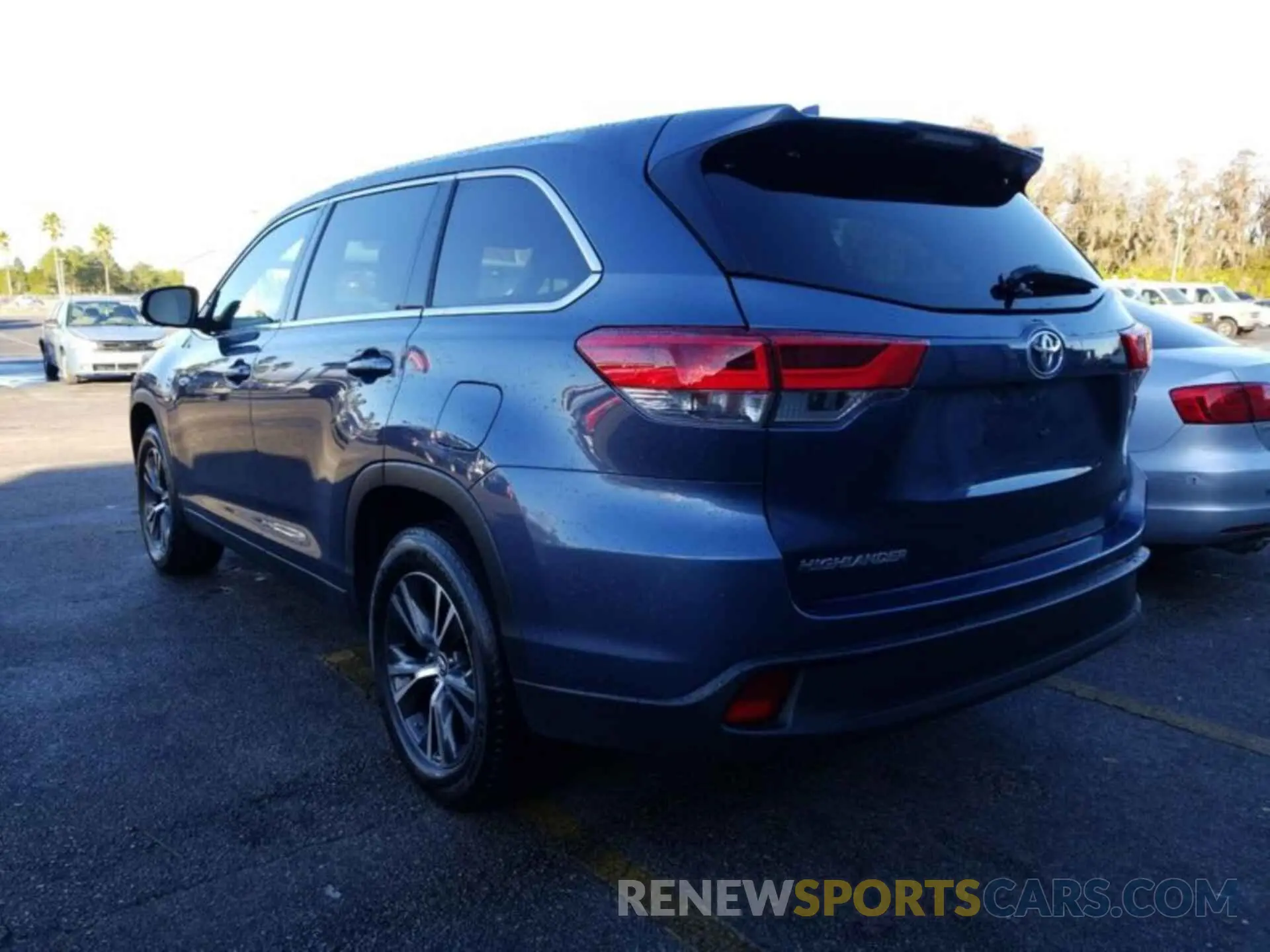 12 fotografías del automóvil dañado 5TDZZRFH8KS293838 TOYOTA HIGHLANDER 2019