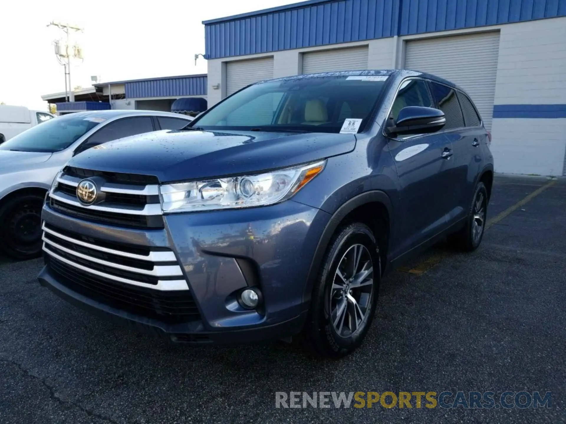 8 fotografías del automóvil dañado 5TDZZRFH8KS293838 TOYOTA HIGHLANDER 2019