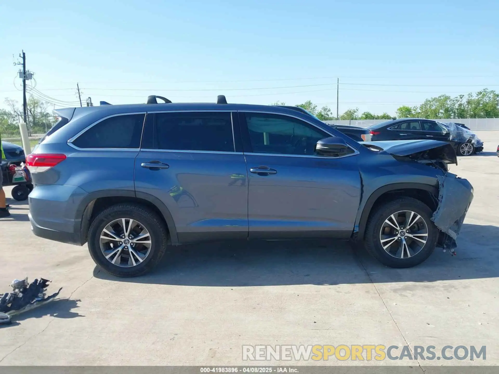 14 fotografías del automóvil dañado 5TDZZRFH8KS321265 TOYOTA HIGHLANDER 2019