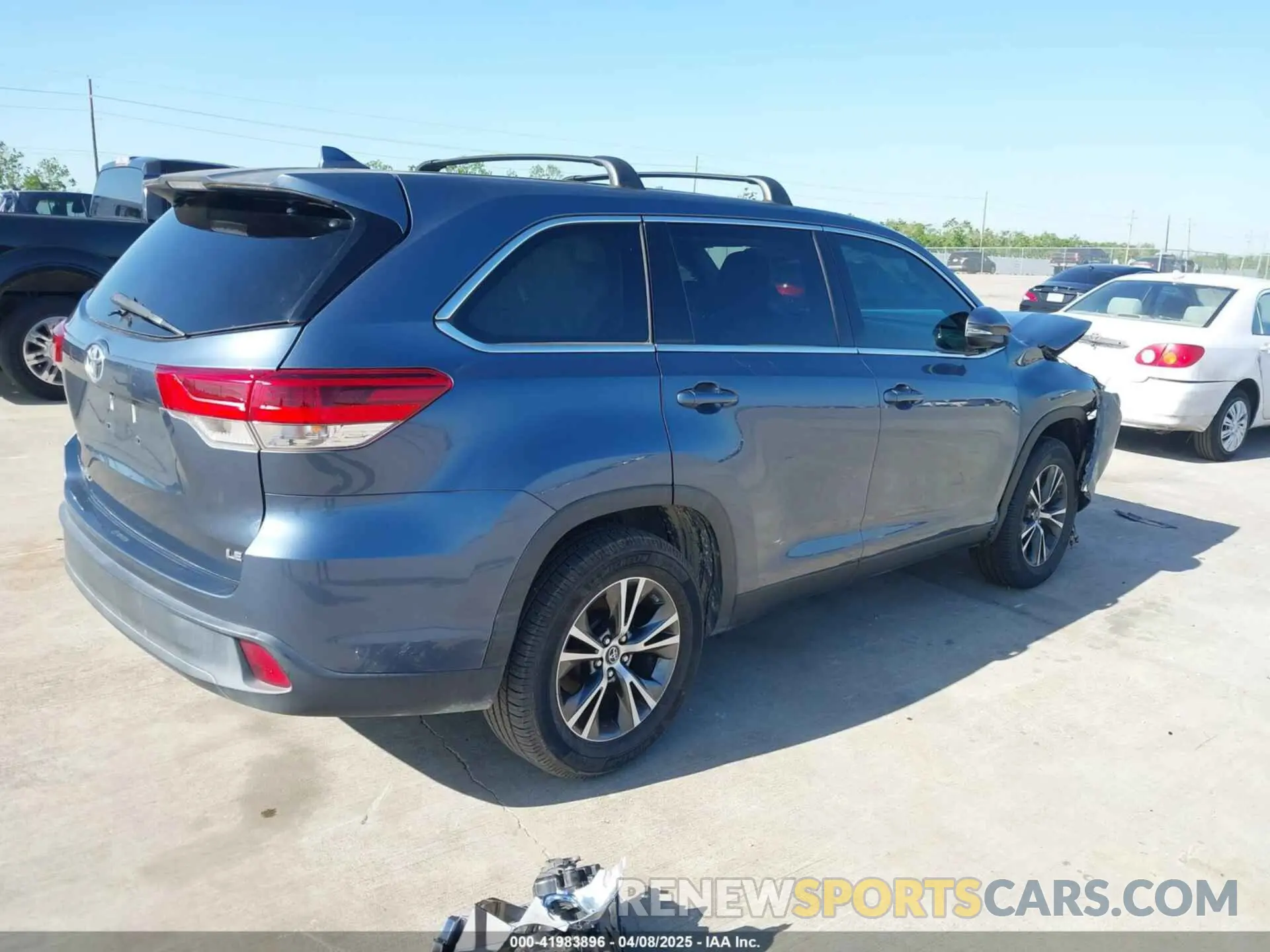 4 fotografías del automóvil dañado 5TDZZRFH8KS321265 TOYOTA HIGHLANDER 2019