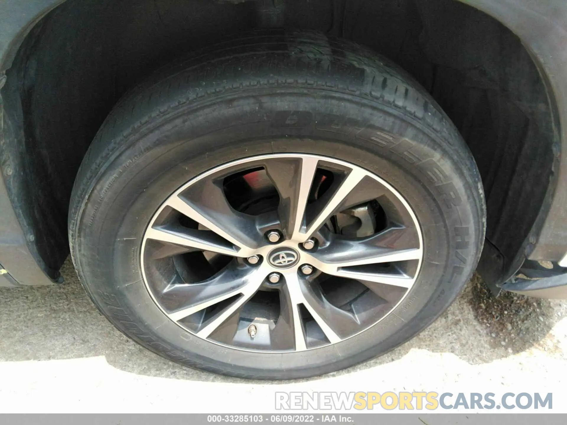 14 fotografías del automóvil dañado 5TDZZRFH8KS342729 TOYOTA HIGHLANDER 2019