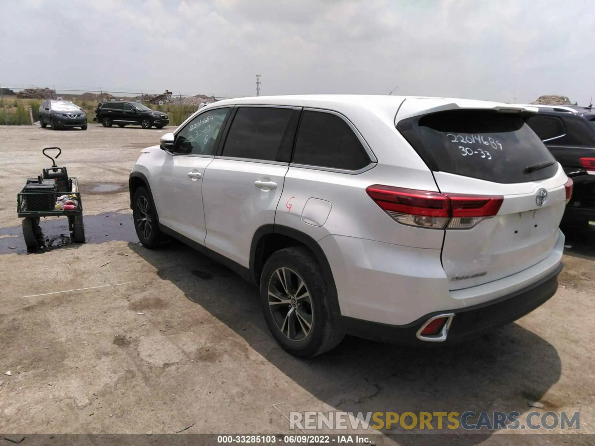 3 fotografías del automóvil dañado 5TDZZRFH8KS342729 TOYOTA HIGHLANDER 2019