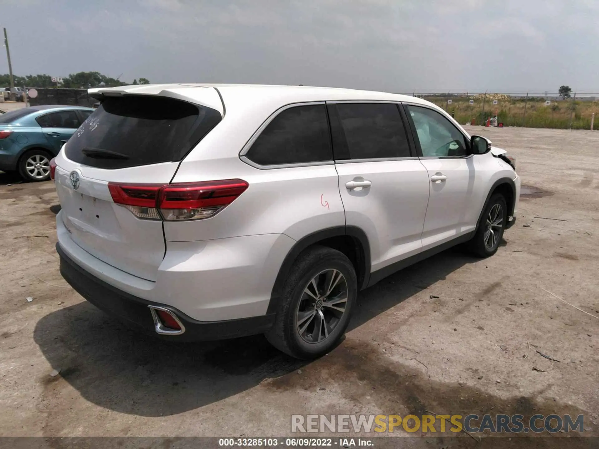 4 fotografías del automóvil dañado 5TDZZRFH8KS342729 TOYOTA HIGHLANDER 2019