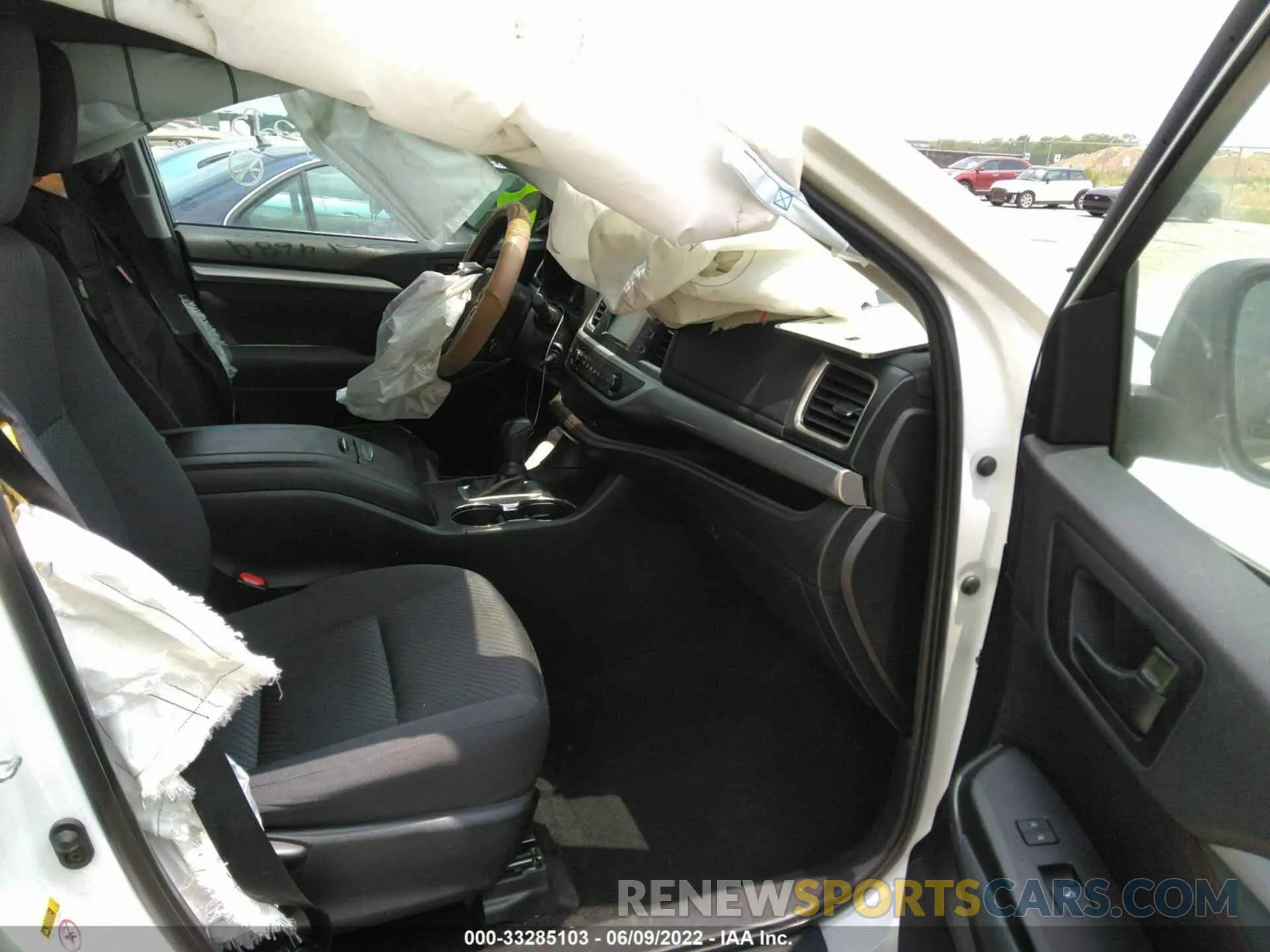 5 fotografías del automóvil dañado 5TDZZRFH8KS342729 TOYOTA HIGHLANDER 2019