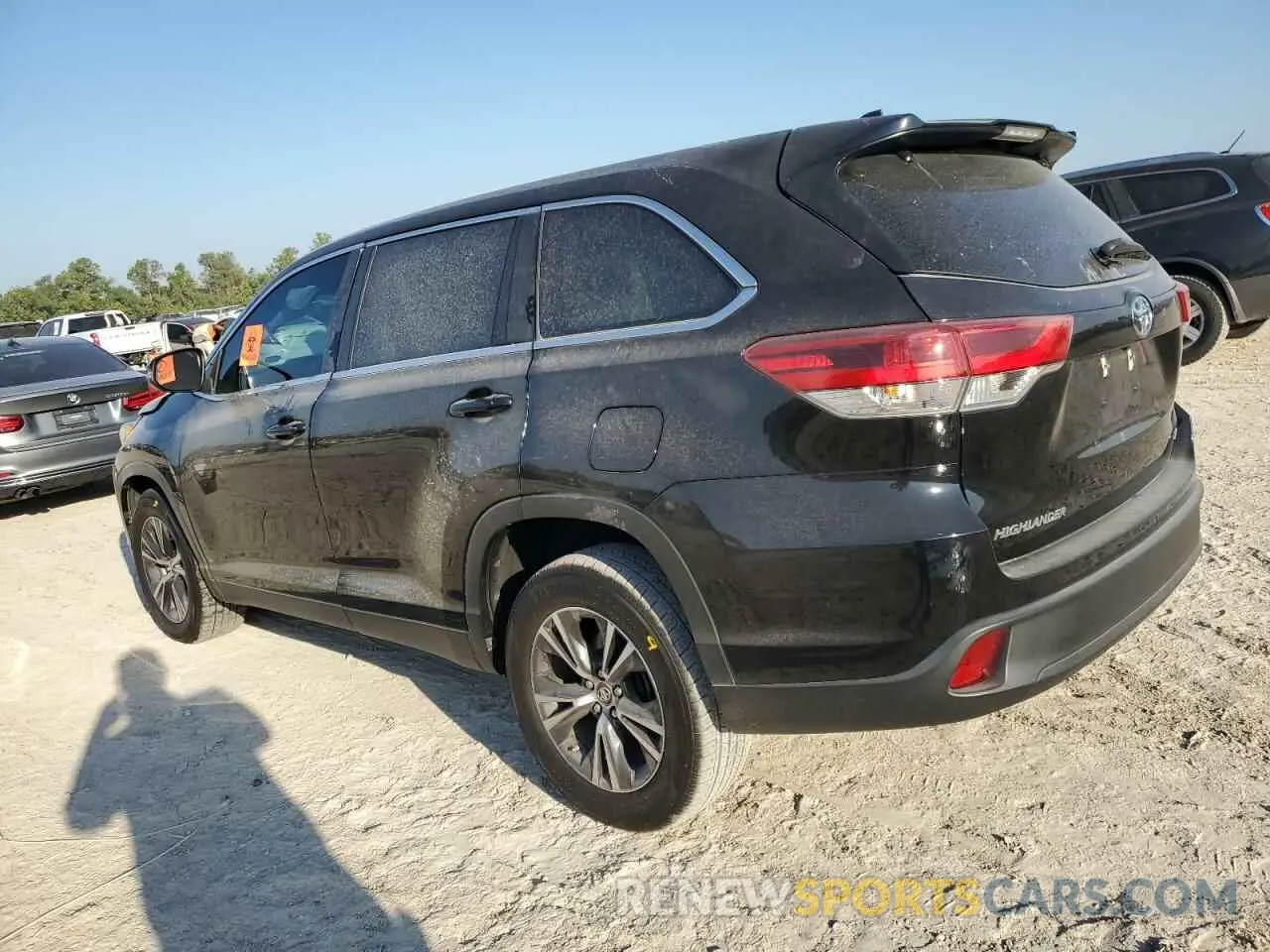 2 fotografías del automóvil dañado 5TDZZRFH8KS361653 TOYOTA HIGHLANDER 2019