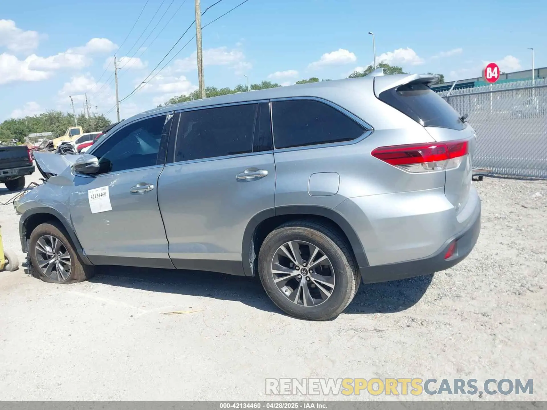 15 fotografías del automóvil dañado 5TDZZRFH8KS362902 TOYOTA HIGHLANDER 2019