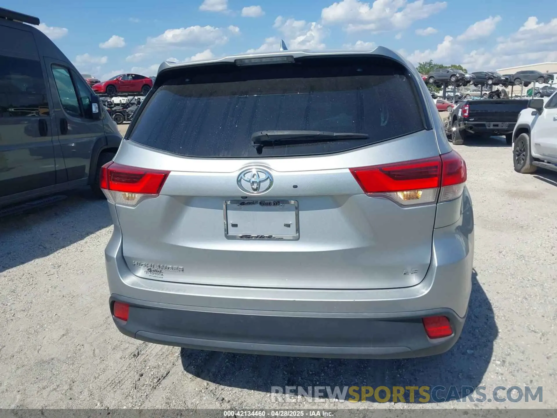 17 fotografías del automóvil dañado 5TDZZRFH8KS362902 TOYOTA HIGHLANDER 2019