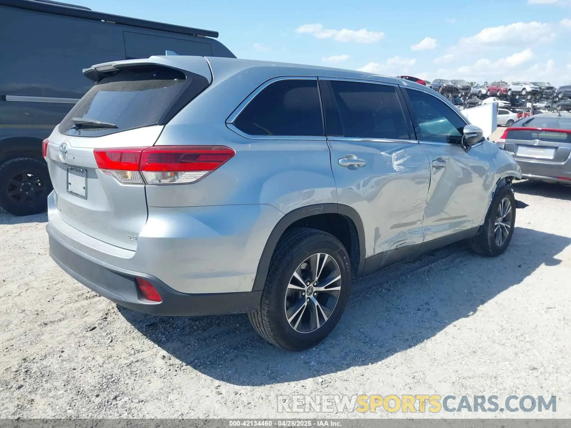 4 fotografías del automóvil dañado 5TDZZRFH8KS362902 TOYOTA HIGHLANDER 2019