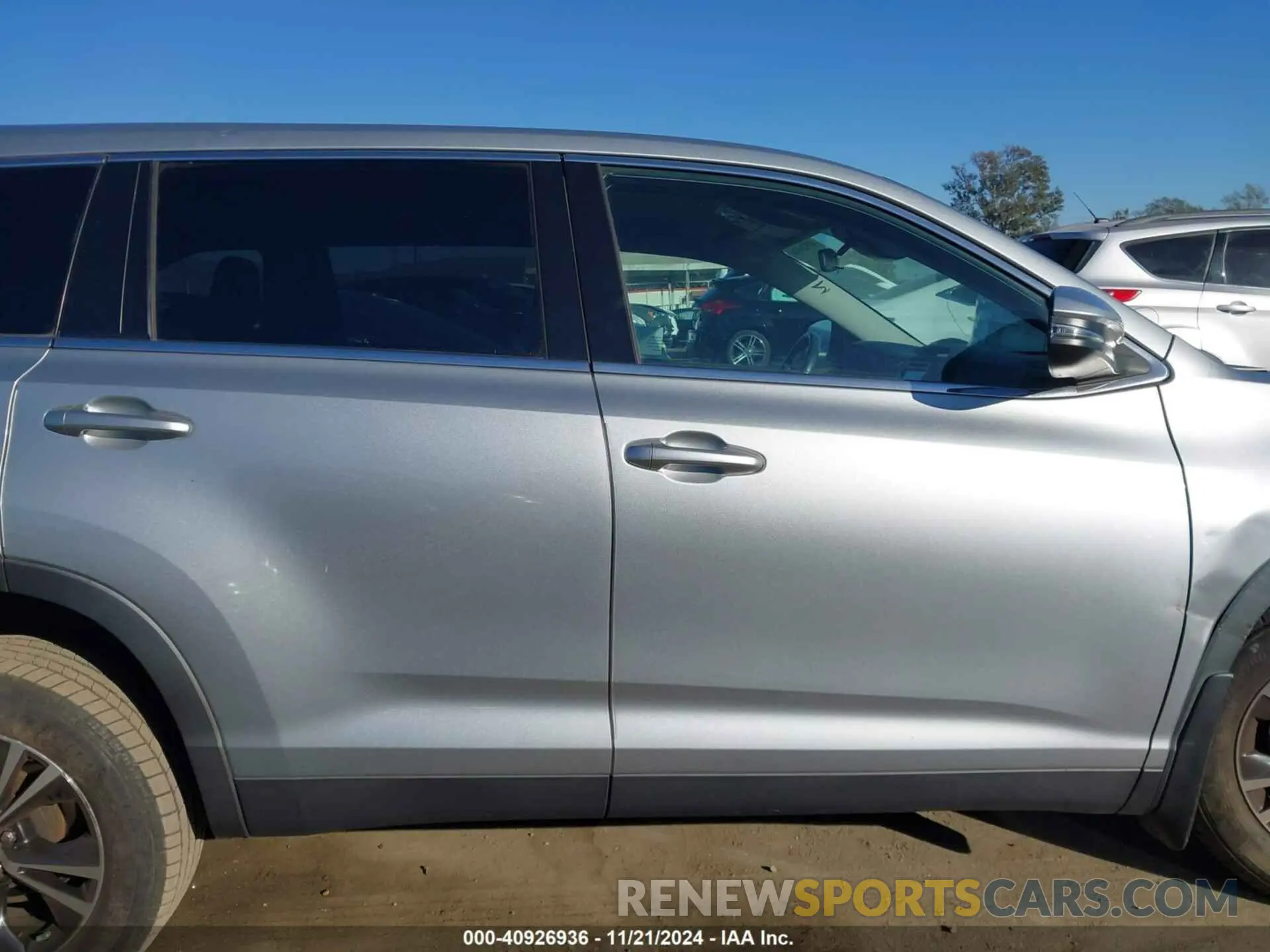 14 fotografías del automóvil dañado 5TDZZRFH9KS290026 TOYOTA HIGHLANDER 2019